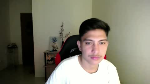 Snapshot of urcuteguy_jhonx chatting on 12, 11, 2025 Dannie online show from 12, 11, 2025