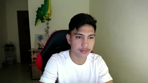 Snapshot of urcuteguy_jhonx chatting on 14, 11, 2025 Dannie online show from 14, 11, 2025