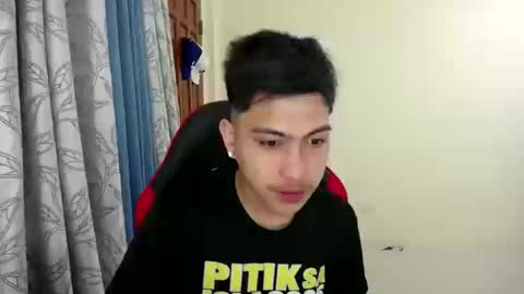 Snapshot of urcuteguy_jhonx chatting on 17, 12, 2025 Dannie online show from 17, 12, 2025