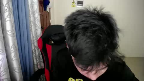 Snapshot of urcuteguy_jhonx chatting on 18, 12, 2025 Dannie online show from 18, 12, 2025