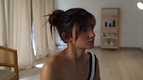 Linda Restrepo online show from 6, 1, 2025