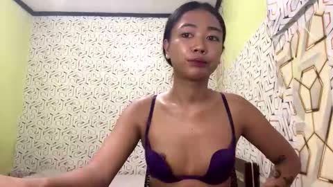 ayumi reacher online show from 28, 4, 2026