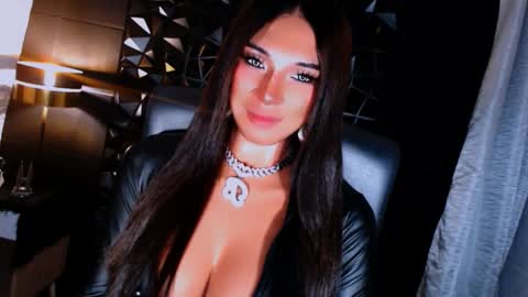 Snapshot of urgoddess_bella chatting on 29, 9, 2025 My bella 3 online show from 29, 9, 2025