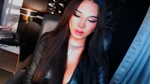 Snapshot of urgoddess_bella chatting on 5, 10, 2025 My bella 3 online show from 5, 10, 2025