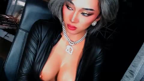 Snapshot of urgoddess_bella chatting on 9, 10, 2025 My bella 3 online show from 9, 10, 2025