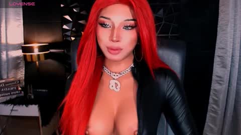 Snapshot of urgoddess_bella chatting on 13, 10, 2025 My bella 3 online show from 13, 10, 2025