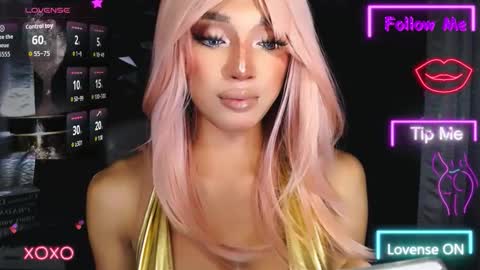 Snapshot of urgoddess_bella chatting on 22, 10, 2025 My bella 3 online show from 22, 10, 2025