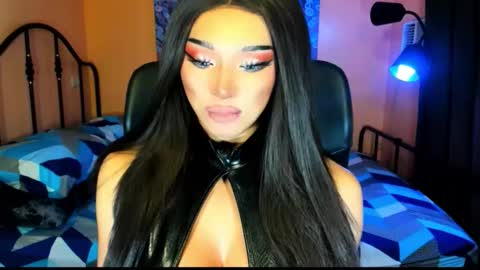 Snapshot of urgoddess_bella chatting on 12, 11, 2025 My bella 3 online show from 12, 11, 2025