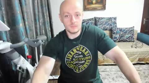 UrGymCrush online show from 6, 10, 2025