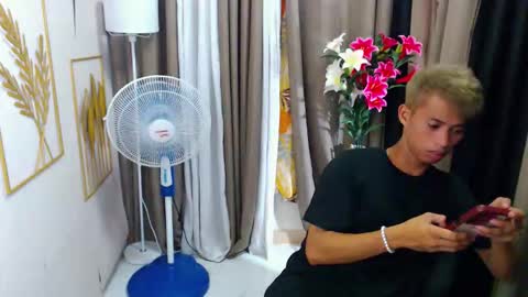 Snapshot of urhotfuckingass chatting on 31, 5, 2026 richard online show from 31, 5, 2026