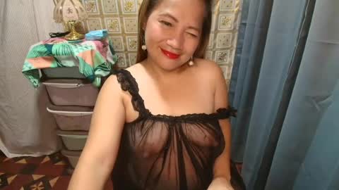 Snapshot of urhotmomzoey chatting on 8, 7, 2026 urhotmomzoey online show from 8, 7, 2026