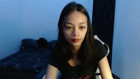 Snapshot of urlovely_yang03 chatting on 28, 11, 2025 juliana online show from 28, 11, 2025