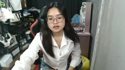 Snapshot of urlovelychinita chatting on 4, 10, 2025 urlovelychinita online show from 4, 10, 2025