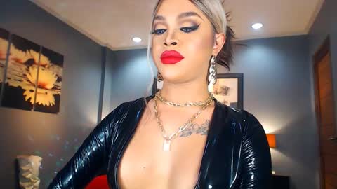 UrMajestyTyra online show from 16, 1, 2025