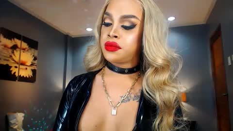 UrMajestyTyra online show from 17, 1, 2025