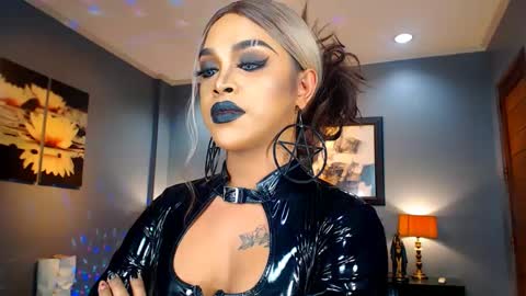 UrMajestyTyra online show from 5, 2, 2025