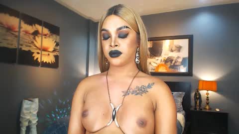 UrMajestyTyra online show from 24, 2, 2025