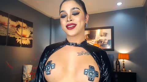 UrMajestyTyra online show from 2, 3, 2025