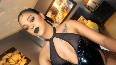 UrMajestyTyra online show from 6, 4, 2026