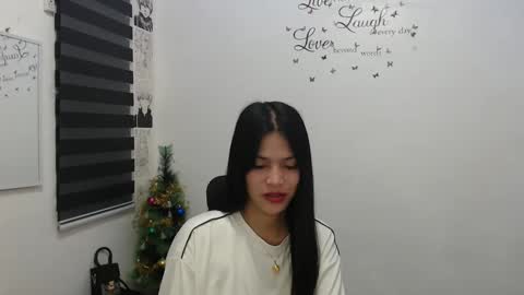 Snapshot of urpreciouspinayxxx chatting on 19, 12, 2024 hi im kim online show from 19, 12, 2024