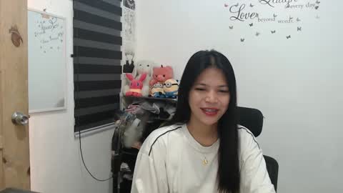 Snapshot of urpreciouspinayxxx chatting on 7, 1, 2025 hi im kim online show from 7, 1, 2025