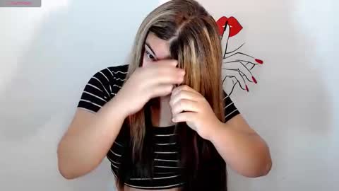 Snapshot of ursweet_ashley chatting on 5, 1, 2025 online show from 5, 1, 2025