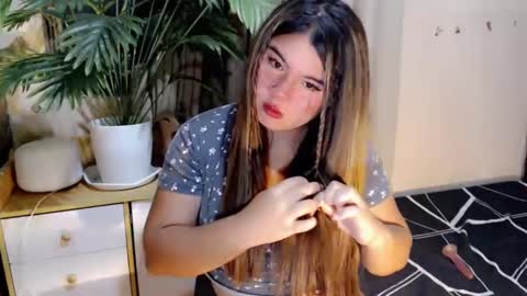 Snapshot of ursweet_ashley chatting on 27, 2, 2025 online show from 27, 2, 2025