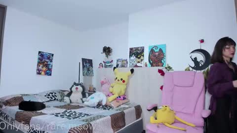    online show from 1, 12, 2025