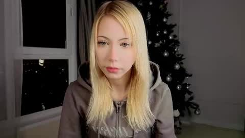 Snapshot of uwu_flower chatting on 12, 2, 2026 Chloe online show from 12, 2, 2026