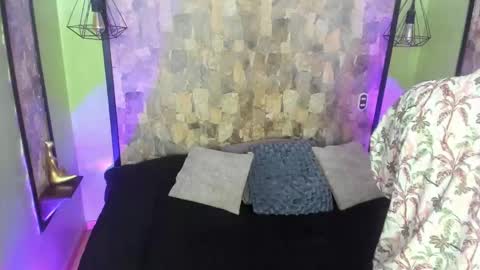 Snapshot of uyukie chatting on 23, 10, 2025 UYUKIE online show from 23, 10, 2025