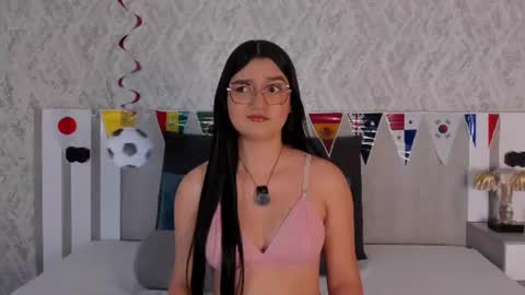 Snapshot of vaalentina_lux chatting on 1, 7, 2026 Vaalentina Lux online show from 1, 7, 2026