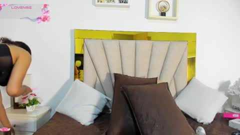 Snapshot of vahiolet_fuentes chatting on 18, 10, 2025 vahioleth online show from 18, 10, 2025