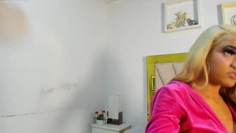 Snapshot of vahiolet_fuentes chatting on 5, 11, 2025 vahioleth online show from 5, 11, 2025