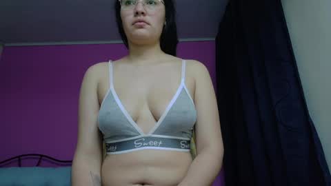 Snapshot of vainilla_cam chatting on 5, 6, 2026 Vainilla online show from 5, 6, 2026