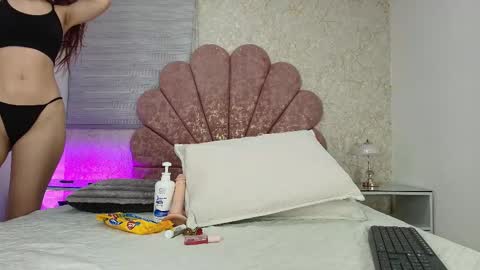 Vaiolet colls online show from 5, 2, 2026