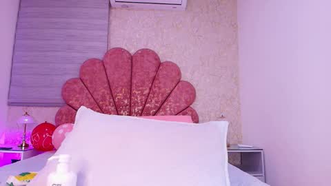 Vaiolet colls online show from 12, 2, 2026