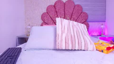 Vaiolet colls online show from 26, 2, 2026