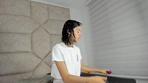 V A I O L E T T  S M I T H online show from 20, 9, 2025