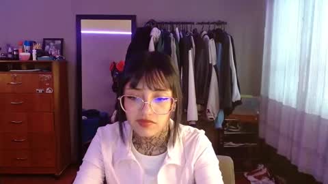Snapshot of val_azuna chatting on 4, 12, 2025 valentina online show from 4, 12, 2025