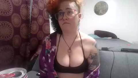 valarieak online show from 5, 11, 2025