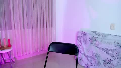 Snapshot of vale_kross chatting on 4, 3, 2026 HI IM NEW online show from 4, 3, 2026