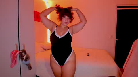 Snapshot of valen_smile_ chatting on 12, 1, 2025 valen_smile_ online show from 12, 1, 2025