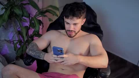 Snapshot of valenthinoking chatting on 10, 9, 2025 valenthinoking online show from 10, 9, 2025