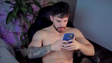 Snapshot of valenthinoking chatting on 12, 9, 2025 valenthinoking online show from 12, 9, 2025