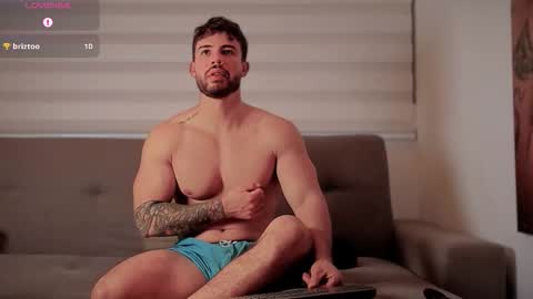 Snapshot of valenthinoking chatting on 12, 10, 2025 valenthinoking online show from 12, 10, 2025