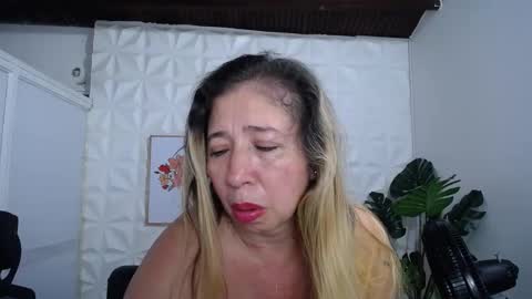 Snapshot of valentina_mature chatting on 1, 2, 2025 Valentina online show from 1, 2, 2025