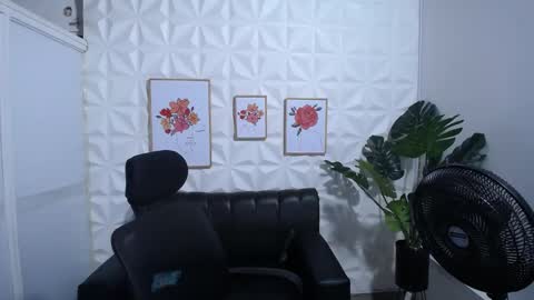 Snapshot of valentina_mature chatting on 4, 2, 2025 Valentina online show from 4, 2, 2025
