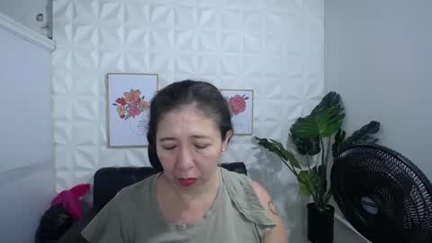 Snapshot of valentina_mature chatting on 14, 2, 2025 Valentina online show from 14, 2, 2025