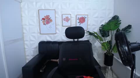 Snapshot of valentina_mature chatting on 3, 3, 2025 Valentina online show from 3, 3, 2025