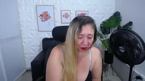 Snapshot of valentina_mature chatting on 6, 3, 2025 Valentina online show from 6, 3, 2025